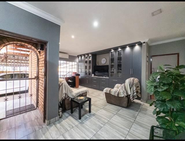 4 BEDROOM HOUSE FOR SALE IN BOKSBURG NORTH